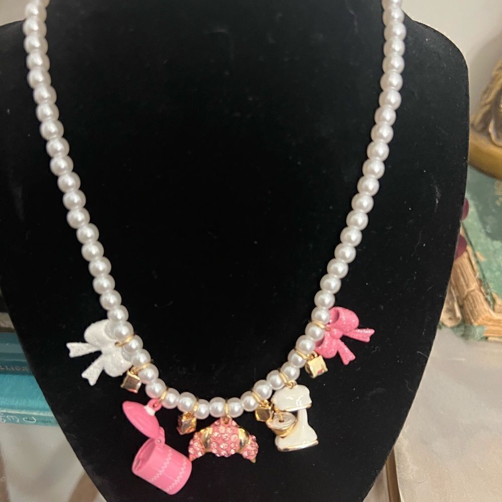NWT Betsey Johnson Babycakes Pearl Charm Necklace women’s Retro Barbiecore. - Picture 2 of 9
